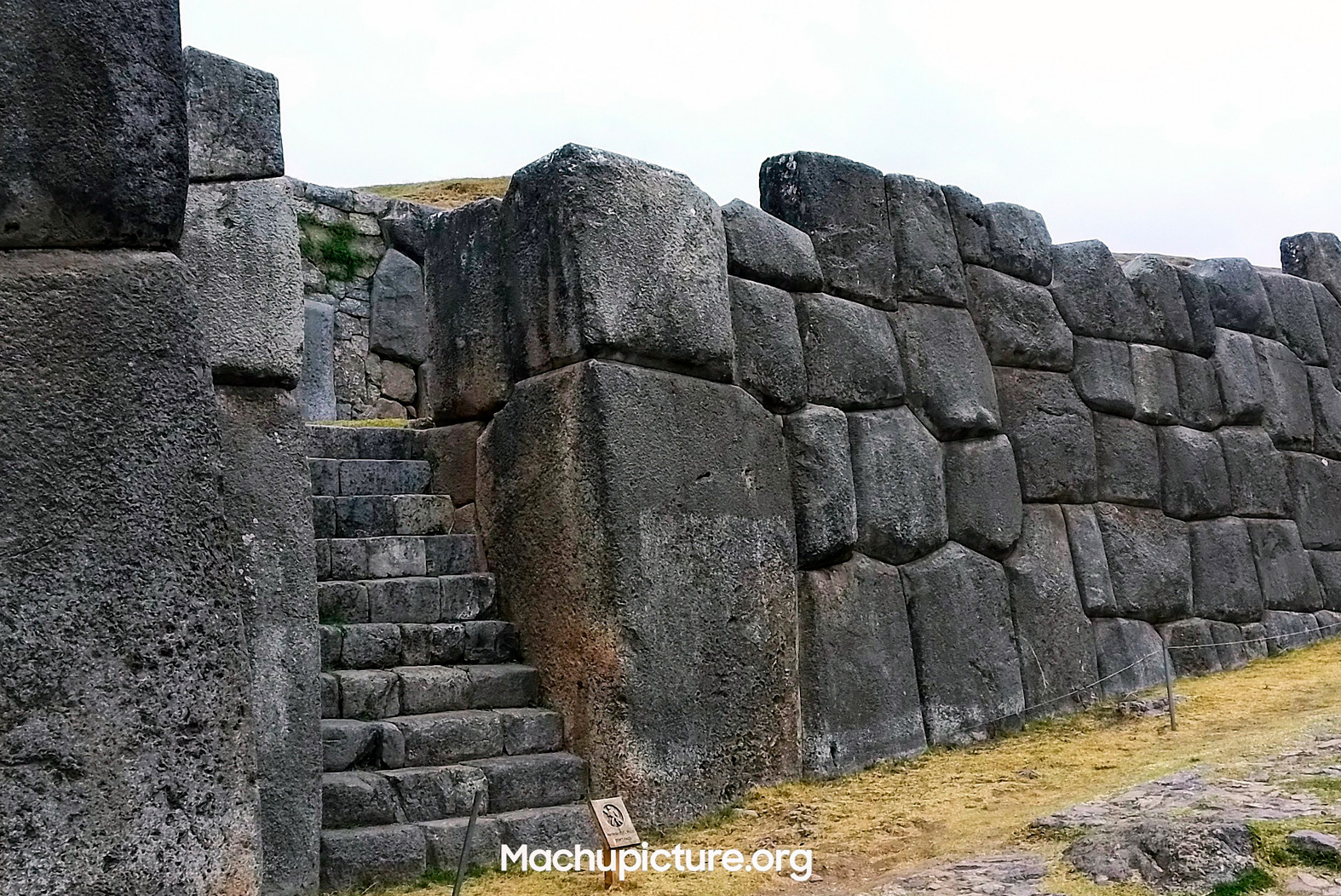 Portada en sacsayhuaman